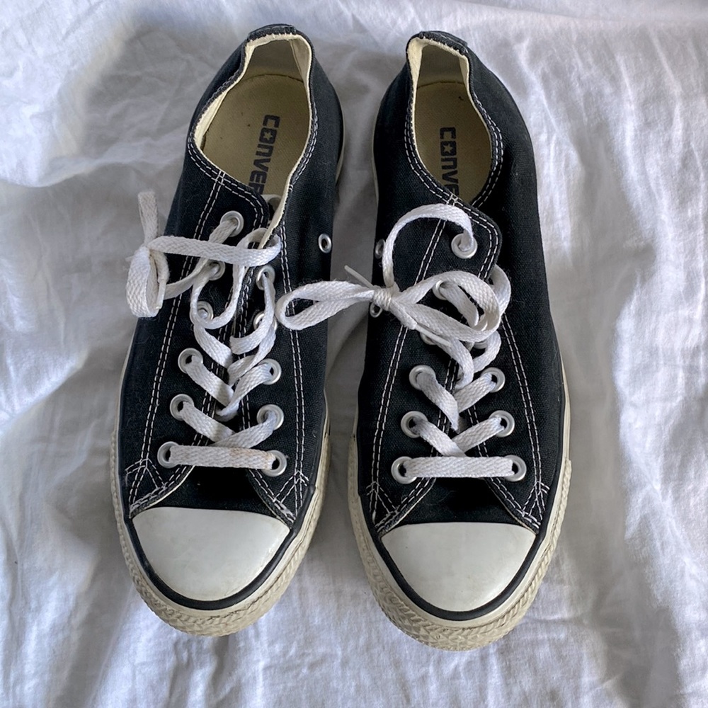 Converse Chuck Taylor’s size 6M/8W